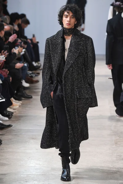 Look 15